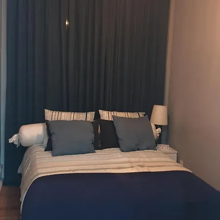 Apartmán Cozy With 3 Bedrooms And Living Close To The Center