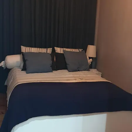 Apartmán Cozy With 3 Bedrooms And Living Close To The Center