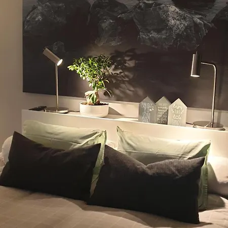 Cozy With 3 Bedrooms And Living Close To The Center Apartmán
