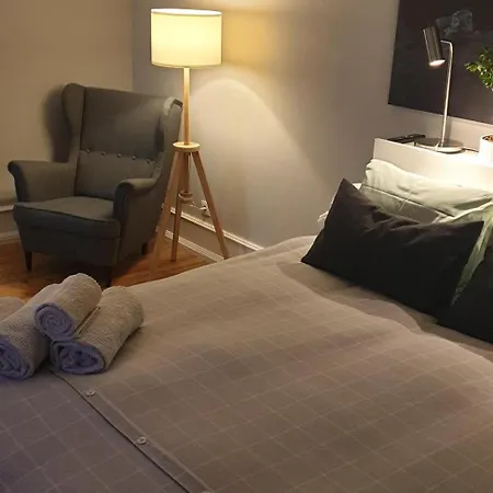 Apartmán Cozy With 3 Bedrooms And Living Close To The Center