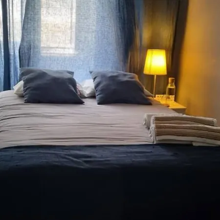 Apartmán Cozy With 3 Bedrooms And Living Close To The Center Lisboa