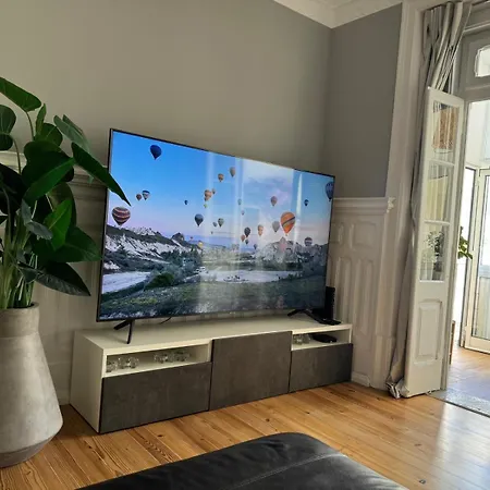 Cozy With 3 Bedrooms And Living Close To The Center *