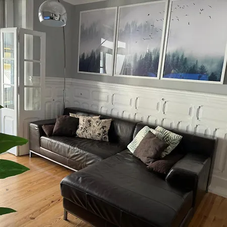 Cozy With 3 Bedrooms And Living Close To The Center Apartmán Lisboa