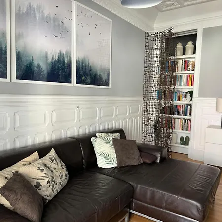 Cozy With 3 Bedrooms And Living Close To The Center Apartmán *